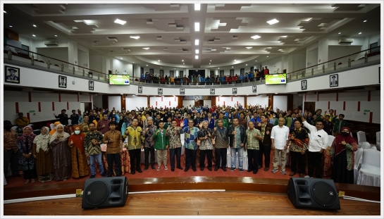 Foto bersama dengan mahasiswa PMM angkatan 2